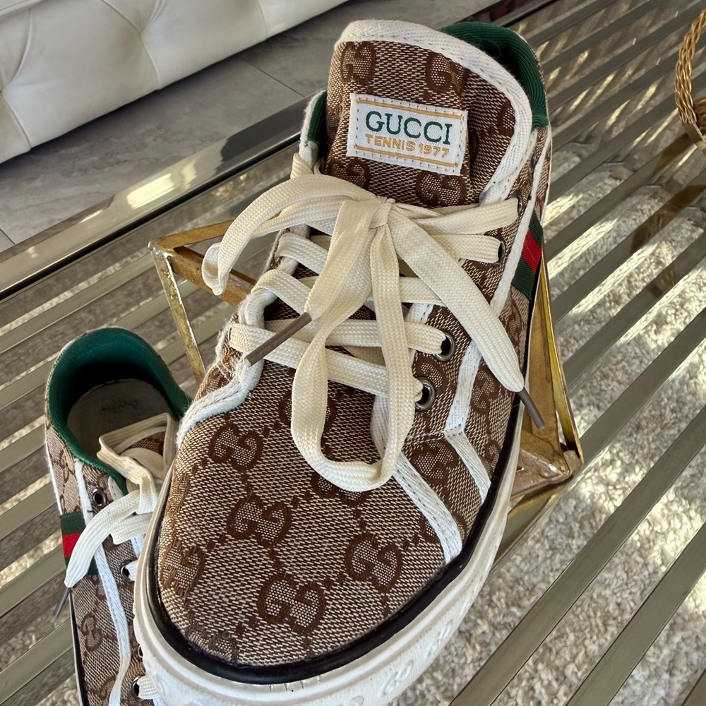 Gucci Beige Canvas Sneakers with Green and Red Stripes. - Picture 2 of 8